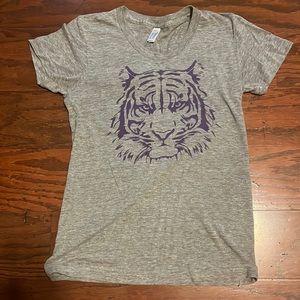 ⭐️ LSU T-Shirt Gray Youth Medium